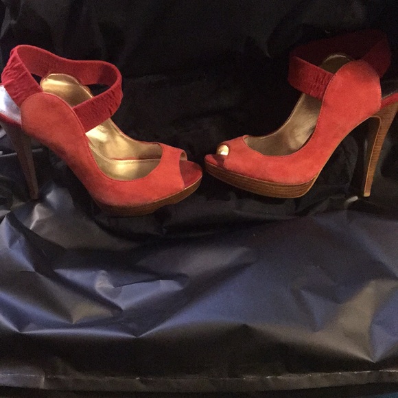 Red open toed slingback heels - Picture 2 of 3
